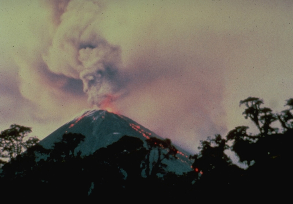 Reventador 1976